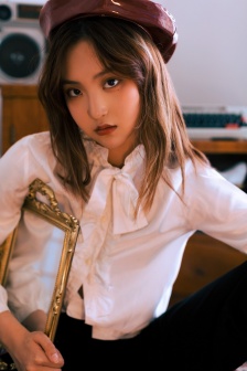 给我啊你的舌头向下这是啥歌曲